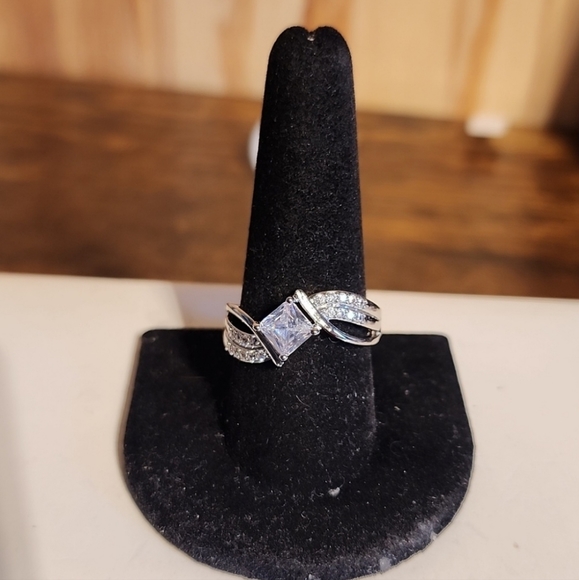 Diamonique Bypass Princess Ring, ss/rhodium, sz 6, just gently worn - Picture 2 of 8